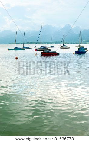 Bateaux sur le lac