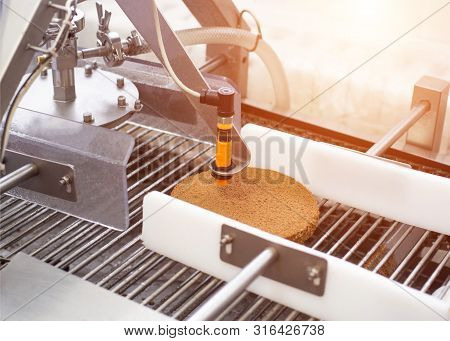 Automatic Modern Confectionery Cake Coating Line For Syrup Biscuit Cake, Sweetness