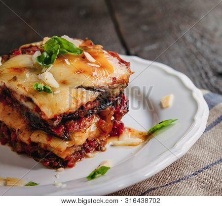 Tradicional Parmigiana Di Melanzane: Baked Eggplant - Italy, Sicily Cousine.baked Eggplant With Chee