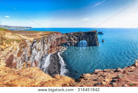 Gorgeous Landscape With Unique Basalt Arch On Dyrholaey Nature Reserve On Atlantic South Coast.
Loca