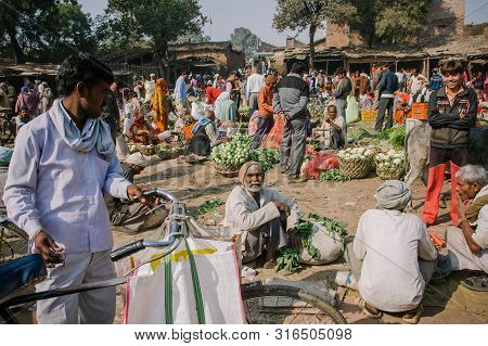 Chitrakoot, India: Crowd Of Traders And Customers On The Village Vegetable Market With Organic Produ