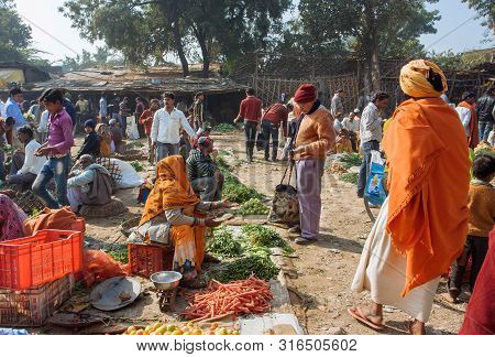 Chitrakoot, India: Traders Of Organic Greens In Crowd Of Customers On A Village Vegetable Market Of 