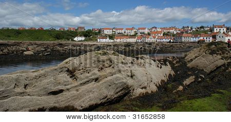 Costa rocciosa a Pittenweem, East Neuk di Fife, Scozia