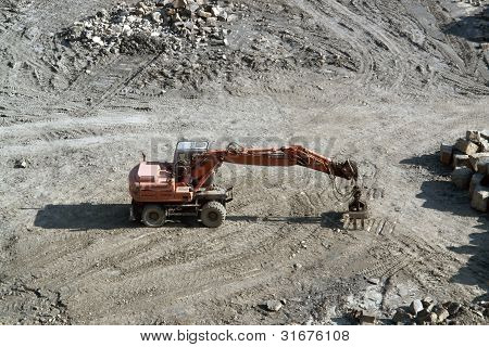 Hvilende røde stenbrud Digger