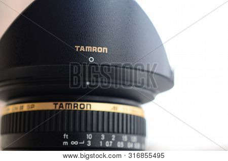 Tamron Af 11-18mm 4.5-5.6 Zoom Photographic Lens Close Up