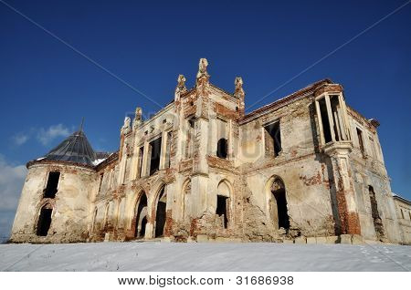 Le rovine del castello di Banffy in Bontida, vicino a Cluj Napoca, Romania