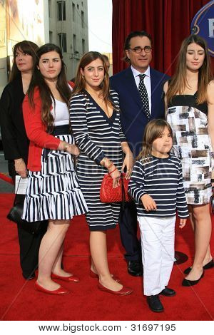 LOS ANGELES, CA - 22 juni: Andy Garcia og familien på verdenspremieren på 'Ratatouille' på Koda