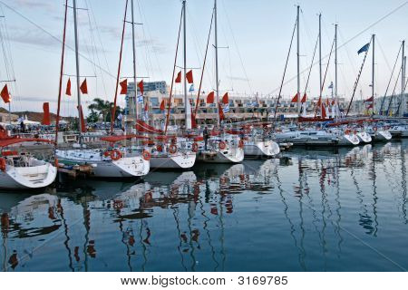 Auf einer Yacht In der Stadt Gertselija