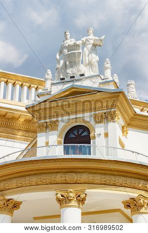 Moscow, Russia - July 22, 2019: Figures On The Roof Of Rsfsr Pavilion On Vdnh In Moscow Against Clou