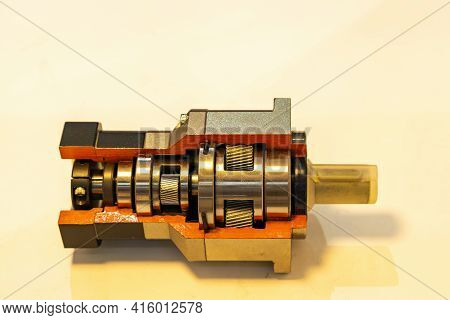 Cross Section Show Detail And System Cogs Bearing And Other Inside Precision Planetary Gear Box Set 