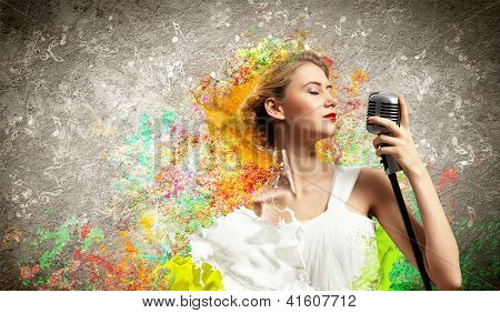 금발의 여성가 수