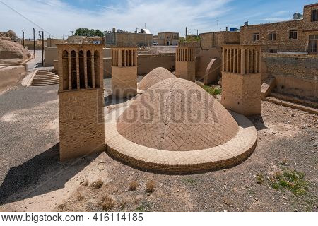 Old Wind Catchers, Or Wind Towers, Jst Next To The Old Castle Of Naein In Yazd Province, Iran. Medie