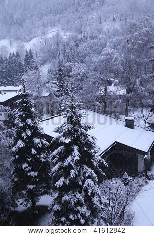 Verticale paesaggio invernale nelle Alpi del Tirolo, Austria