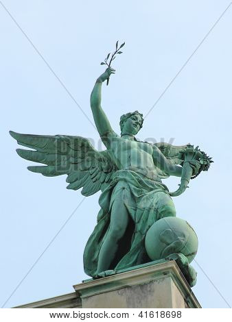 Вена, Австрия - Сентябрь 3:Statue Фортуна, Йоханнес отозвал (1896) во дворце Хофбург в Вене