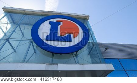 Bordeaux , Aquitaine France - 04 07 2021 : Leclerc Logo Round Sign And Text Brand Of Hypermarket Cha
