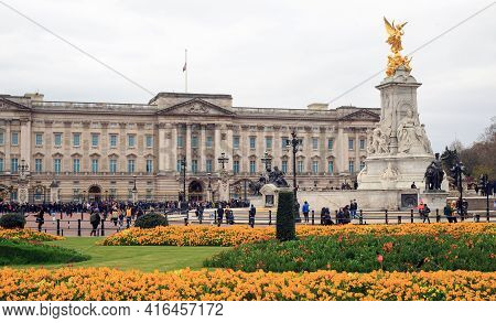Buckingham Palace, London, 2021.  Many People Visiting Buckingham Palace To Pay Their Respects To Pr