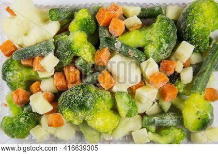 Italian Vegetable Mixture Quick-frozen Consisting Of Broccoli, Mini Corn, Cherry Tomatoes, Sweet Pep