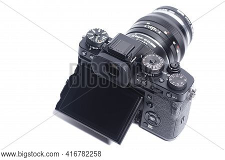 Moscow, Russia April 13, 2021 Fujifilm X-t3 With Camera Lens Carl Zeiss And Fringer Ef-fx Pro Ii Ada