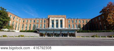 Silver Spring, Md, Usa 11/10/2020: Exterior View Of The Headquarters Of Us Food And Drug Administrat