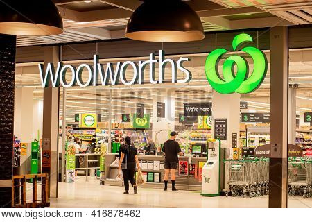 Sydney, Australia 2021-01-07: Exterior View Of Woolworths Supermarket During The Covid-19 Pandemic.