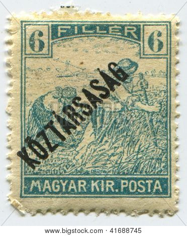 Ungheria - CIRCA 1919: Un francobollo stampato in Ungheria Mostra immagine del raccolto, circa 1919.