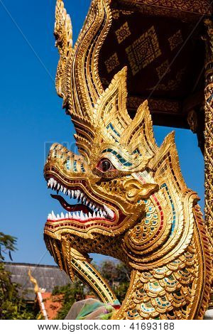 Naga ve Wat Phra Singh, Chiang Mai, Thajsko