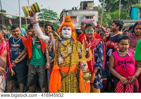 South 24 Pargana Bengal India On April 12th 2021:gajan Is A Rural Festival Of Bengal. It Is Held At 