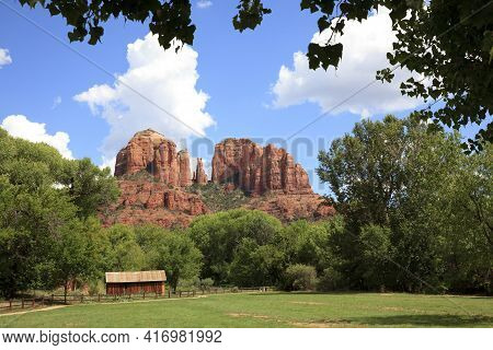 Sedona, Arizona / Usa - August 01, 2015: Oak Creek Canyon Area Near Sedona, Sedona, Arizona, Usa