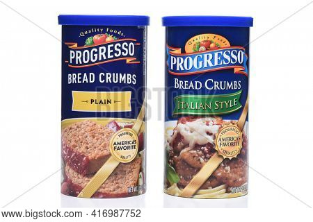 IRVINE, CALIFORNIA - DEC 4, 2018: Progresso Italian and Plain Bread Crumbs. Breadcrumbs add crispy, delicious, crunch to a variety of dishes.