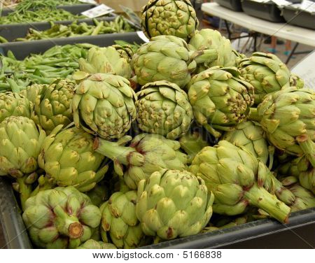 Artichaut Stand sur un marché de producteurs