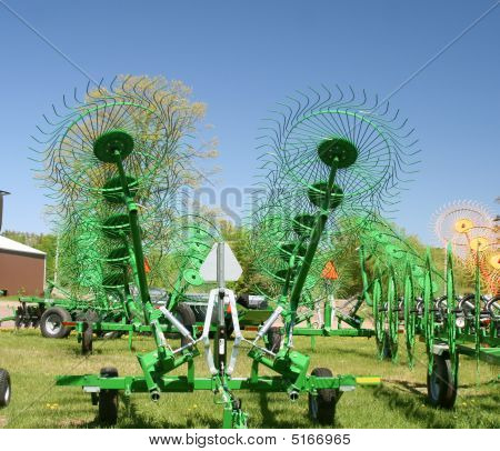 Rastrillo de heno verde