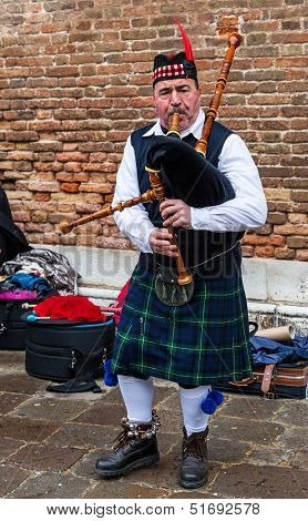 Scottish Bagpiper