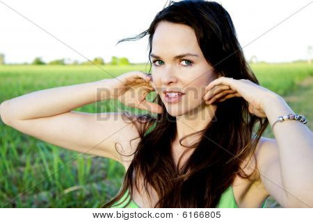 有吸引力的女人户外