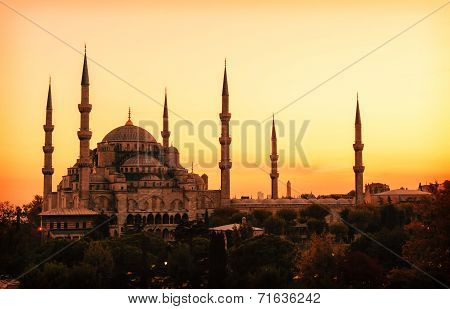 Blue Mosque In Istanbul, With Sunset