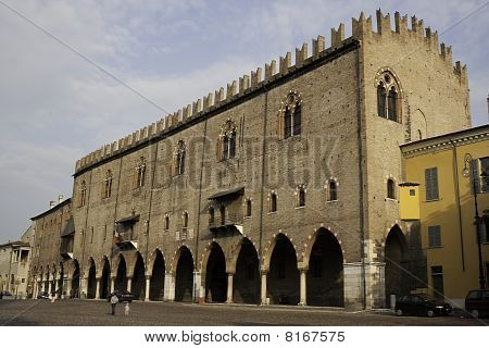 พาลาซโซ Ducale ใน Mantova (มานตัว)