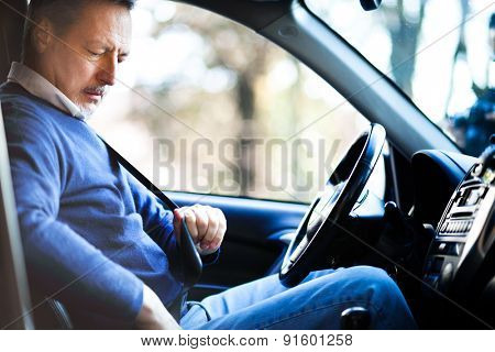 Man fastening safety bealt in his car