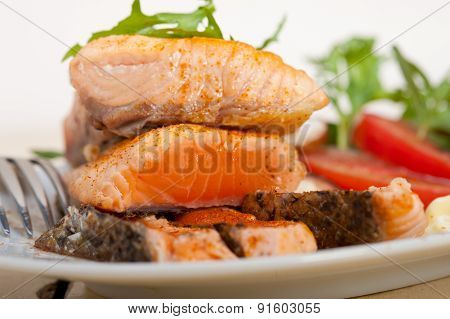 Grilled Samon Filet With Vegetables Salad