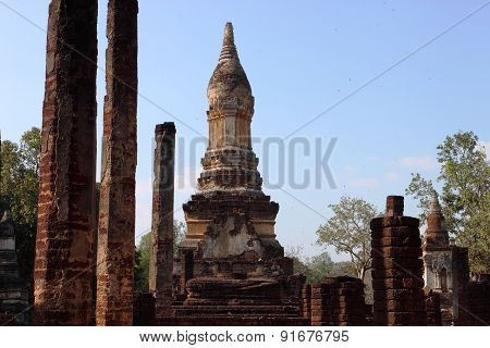 Wat Chedi Ched Thaeo, Si Satchanalai Historical Park, Thilan