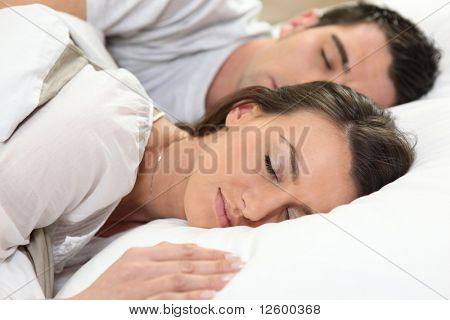 Retrato de um casal dormir