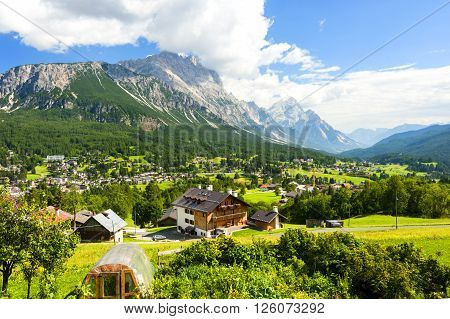 The Great Dolomite Road is a breathtaking scenic drive that crosses the alpine passes and charming towns, connecting the Bozen and Bolzano regions.