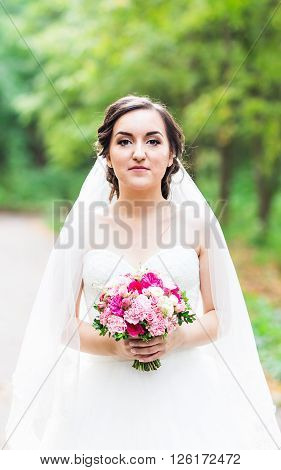 nise fresh wedding bouquet in bride's hand.