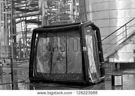Decontamination  for Hazmat emergency  response  in refinery plant .
