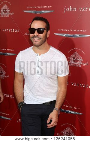 LAS VEGAS - APR 17:  Jeremy Piven at the John Varvatos 13th Annual Stuart House Benefit at the John Varvatos Store on April 17, 2016 in West Hollywood, CA