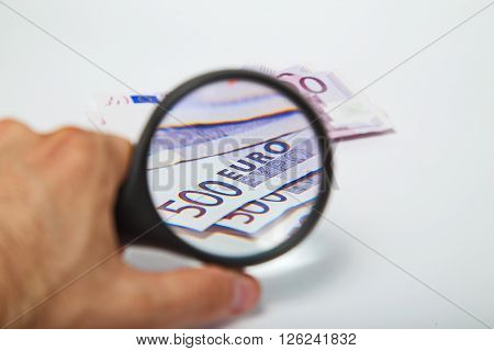 Magnifying Glass on the five hundred Euros