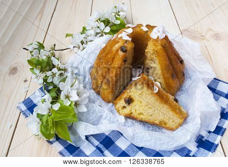 cupcake on a background of spring flowers,
cake with raisins,cooking desserts.