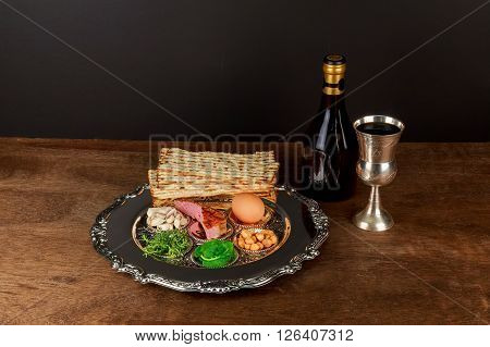 Pesach matzo passover with wine and matzoh jewish passover bread
** Note: Visible grain at 100%, best at smaller sizes