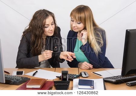 Young Girl In The Office Break Enthusiastically Discussing Lipstick At Your Desk