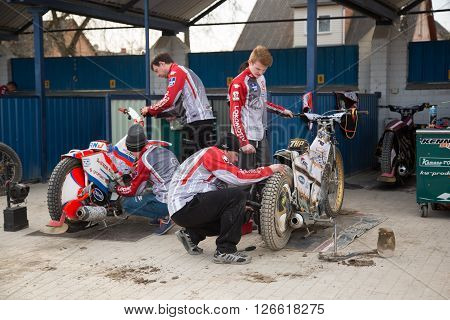 Mechanic Prepair Motorcycle For Race