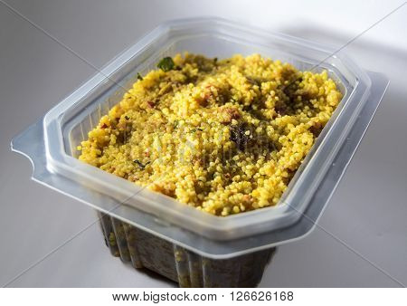 Ensalada de pollo con cus-cus y curry