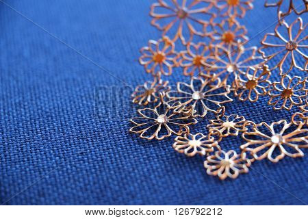 Picture of a Bijoux necklace on a fabric background